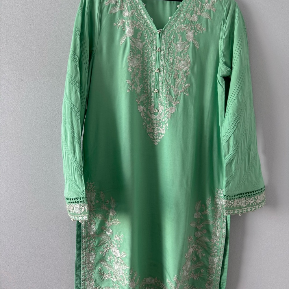 Green Embroidered Long Sleeve Tunic